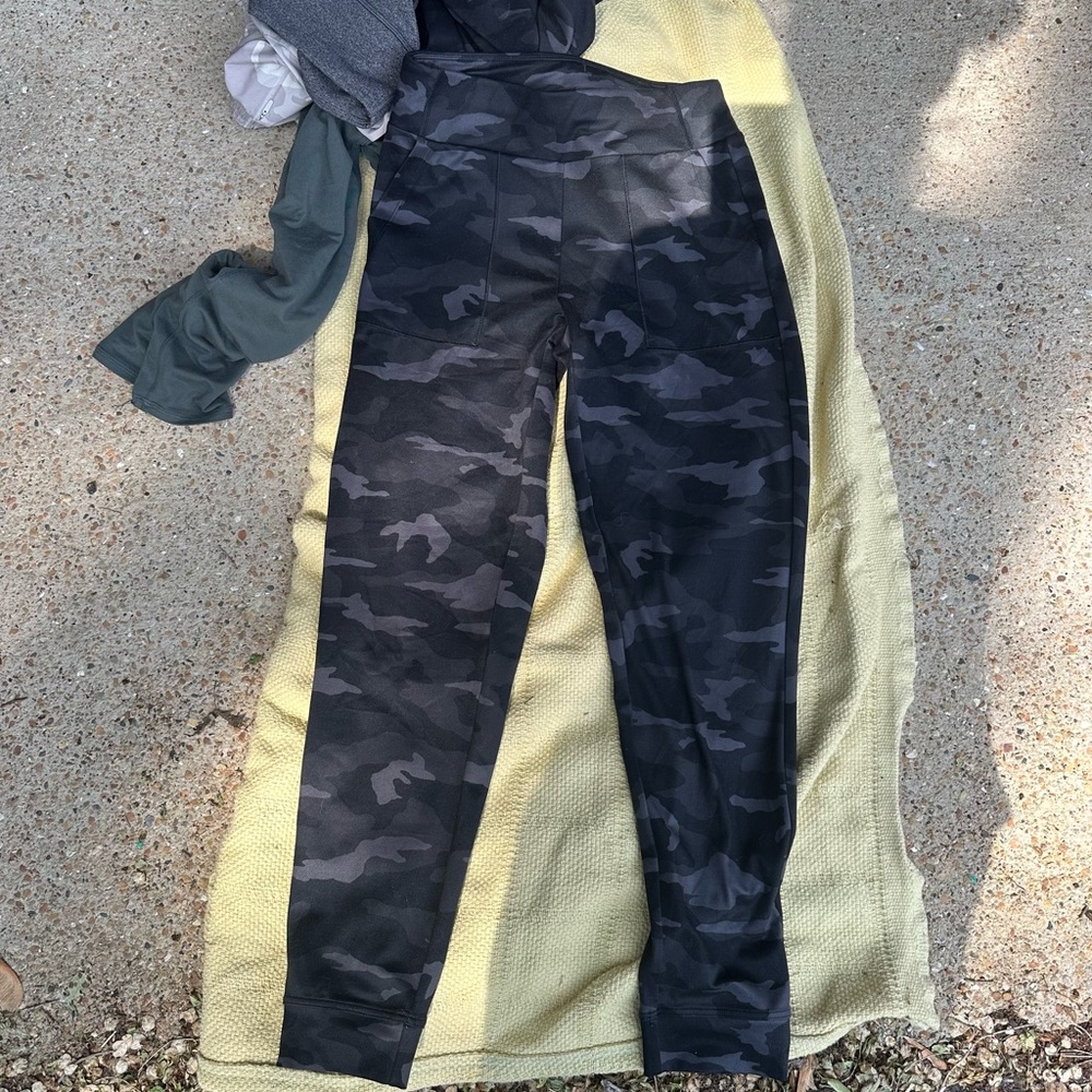Athleta Kids Camo Leggings - Black and Gray